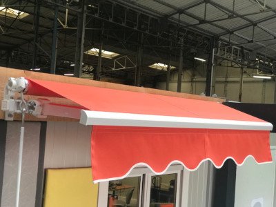 rentoilage de store, toile de store, rentoilage store, réentoilage store, reentoilage de store, reentoilage store, bras attachees